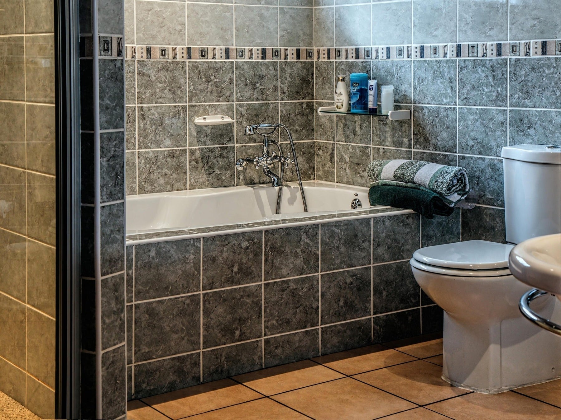 2025 Bathroom Trends: Why Tilable Bathtubs Are Perfect for Seamless Canadian Designs